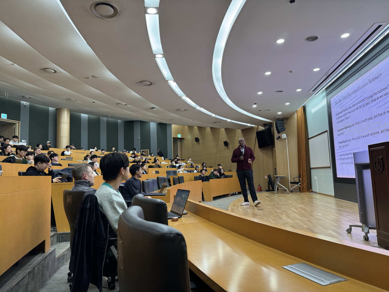 Shayne Fitz-Coy as a class guest in David Schoenherr’s finance class at Seoul National University